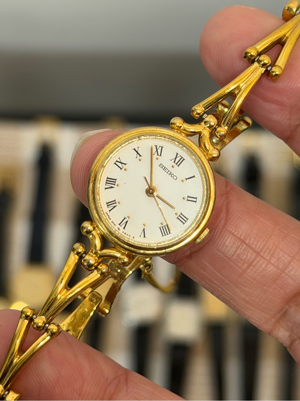 Y2k Seiko 2P21-0190 Women’s Watch, Gold-Plated Case, Roman Dial